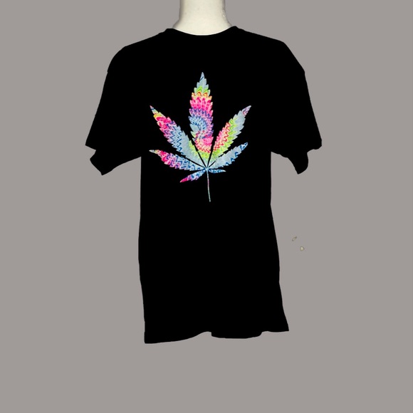 Black Gildan t-shirt with tie dye pot leaf - Picture 1 of 1